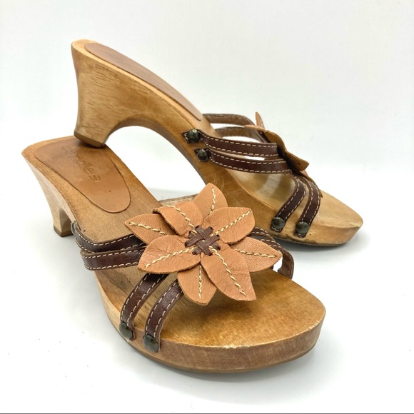 Vintage Shoes - Y2k cognac and brown wooden floral mules